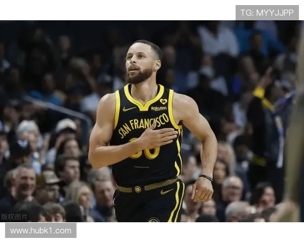 克莱无球跑位为库里拉开空间 提升外线效率较上季更稳