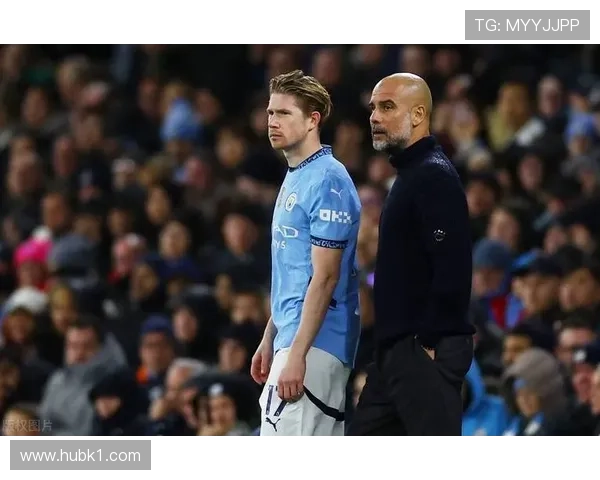 在中场组织下德布劳内与波兰尼奥洛形成控球与助攻偏移趋势