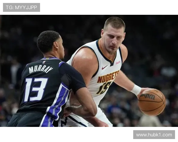 德克·诺维茨基无球跑位制造空位，胜过约基奇拉开空间