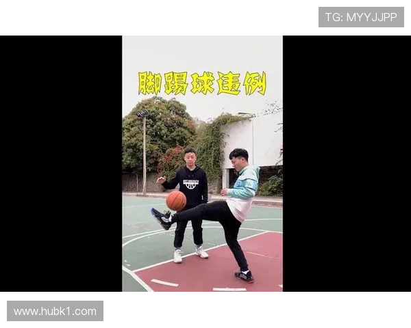 如何理解篮球规则中脚踢球违例的具体判定标准与情形